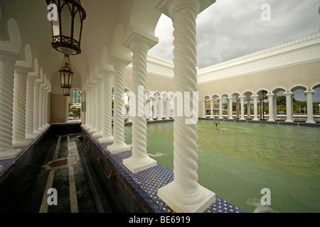 Fountain and pillars in the Royal Mosque of Sultan Omar Ali Saifuddin in Bandar Seri Begawan, Brunei, Asia Stock Photo