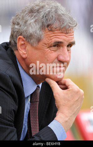 Coach Bojan PRASNIKAR, FC Energie Cottbus, pensive Stock Photo