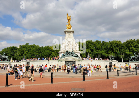 The Victoria Memorial at Buckingham Palace, London, England, United Kingdom, Europe Stock Photo