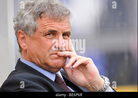 Coach Bojan PRASNIKAR, FC Energie Cottbus, pensive Stock Photo