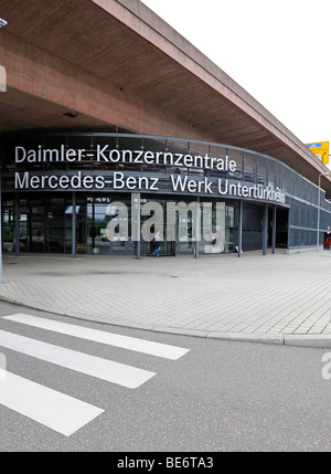 Main entrance of the Daimler Group Headquarters, Mercedes-Benz plant Stuttgart Untertuerkheim, Baden-Wuerttemberg, Germany, Eur Stock Photo