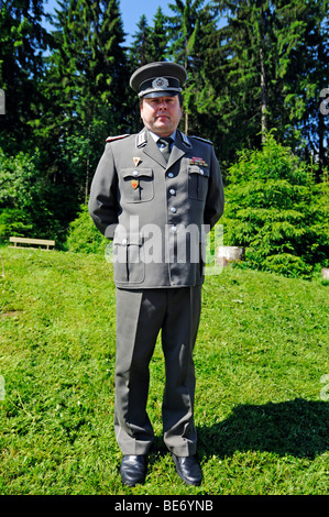 Museum guide in the uniform of a major of the Staatssicherheit national security, the Stasi, Bunkermuseum museum Frauenwald, Th Stock Photo