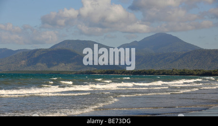 Four Mile Beach, Port Douglas, Daintree National Park at back, Queensland, Australia Stock Photo