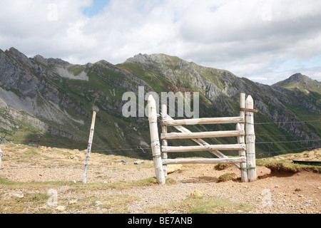 ´Portilla´ (typical gate) and trail in Las Ubiñas-La Mesa Natural Park near Tuiza, Lena, Asturias, Spain Stock Photo