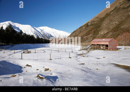 Old Farm Building in Winter, Hakatere Station, Hakatere Conservation Park, Mid Canterbury, South Island, New Zealand Stock Photo