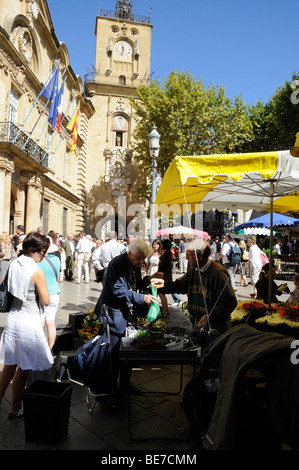 Shoppers at the daily fresh fruit and vegetable market in Place Richelme, Aix de Provence. Stock Photo