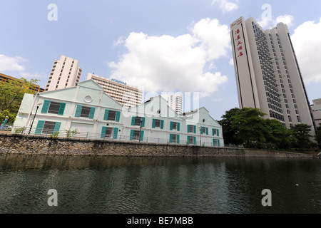 Miramar, River View Hotel and old warehouses on the Singapore River, Singapore Stock Photo