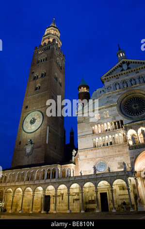 Cathedral of Cremona, bell tower, Torazzo, and town square at night, Piazza Duomo, Cremona, Lombardy, Italy Stock Photo