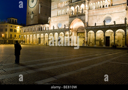 Cathedral of Cremona, bell tower, Torazzo, and town square at night, Piazza Duomo, Cremona, Lombardy, Italy Stock Photo