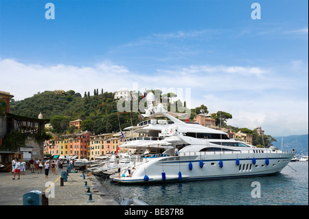 Luxury yachts in the harbour at Portofino with the town behind, Italian Riviera, Liguria, Italy Stock Photo