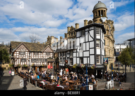 The Old Wellington Inn and Sinclair's Oyster Bar, Cathedral Gates, Exchange Square, Manchester, England Stock Photo