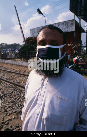 BANGLADESH Dhaka Bearded man wearing a mask covering his mouth and nose against air pollution Stock Photo