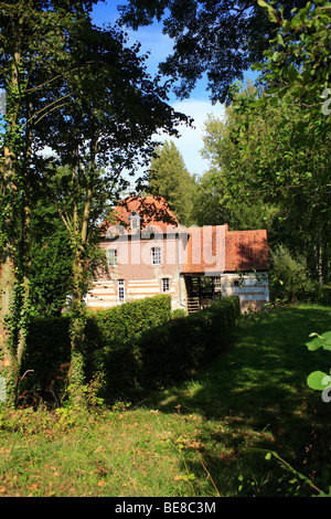 Watermill, Riviere de Crequoise Rue du Chateau, Le Pauvre Mont, Hesmond, Pas de Calais, France Stock Photo