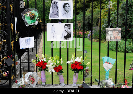 Pictures, memories of Princess Diana, died in 1997, entrance gate, Kensington Palace, London, England, United Kingdom, Europe Stock Photo