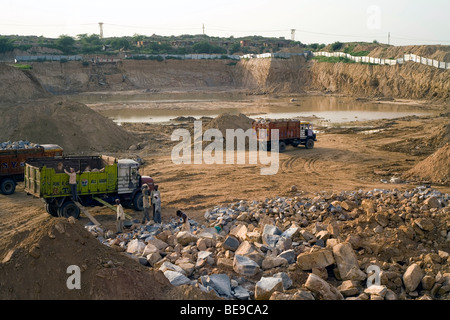 Labourers working on a construction site, building a new mall in near Vasant Kunj, New Delhi, India Stock Photo
