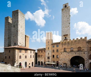 The Torri Salvucci, Palazzo del Podesta and Torre Grossa, Piazza del Duomo, San Gimignano, Tuscany, Italy Stock Photo