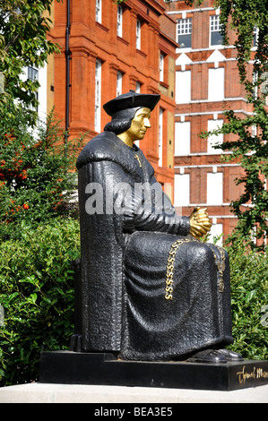 Sir Thomas Moore Statue, Cheyne Walk, Chelsea, Royal Borough of Kensington and Chelsea, London, England, United Kingdom Stock Photo