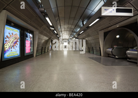 lower concourse, Southwark tube station, London Underground, England, UK Stock Photo