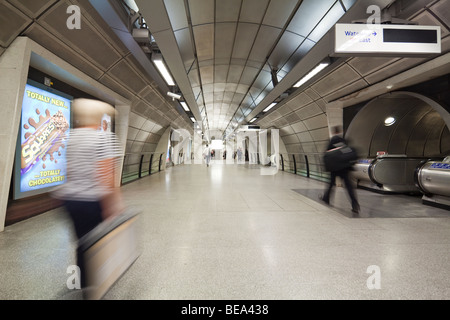 lower concourse, Southwark tube station, London Underground, England, UK Stock Photo