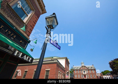 Sign on historic Washington Square and brick Georgian-style Old Colony House (1741) in the background, Newport, Rhode Island USA Stock Photo