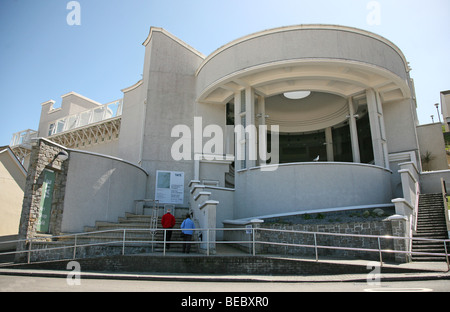 Tate St Ives art gallery in St Ives, Cornwall, England, United Kingdom, overlooking Porthmeor Beach Stock Photo