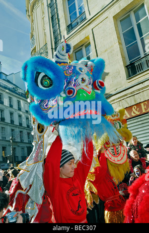 Paris, France, Chinese Young man, Holding Traditional 'Chinese Dragon' Head, Dance, 'Chinese new year,' Carnival, in Street Stock Photo