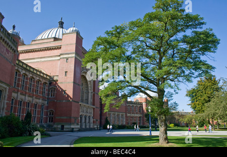 Chancellor's Court and Aston Webb building, University of Birmingham campus, UK. Stock Photo