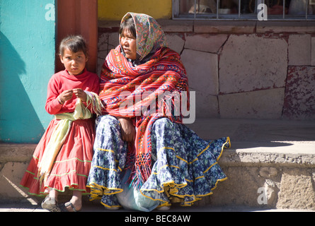 Tarahumara Indian mother and daughter in Creel, Copper Canyon, Chihuahua, Mexico Stock Photo