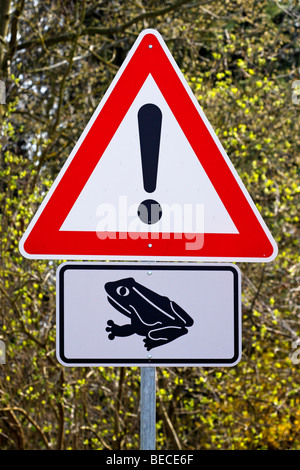 Sign, toad migration in spring, beware of toads and frogs crossing the road, protection of species, Germany Stock Photo