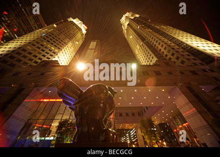 Fernando Botero sculpture 'bird' in front of the skyline of Singapore, Asia Stock Photo
