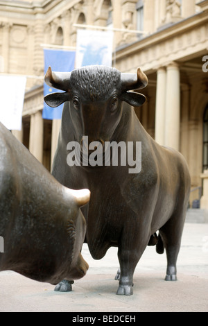 Bull, bear, sculptures, Boersenplatz Square, Frankfurt, Hesse, Germany, Europe Stock Photo