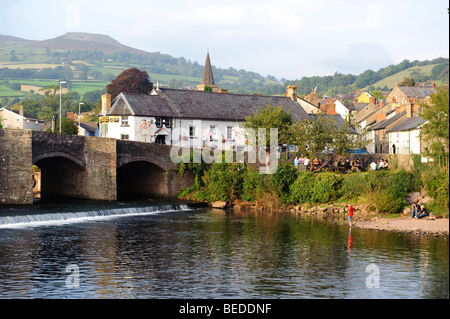 The old bridge over the River Usk  and Bridge End pub at Crickhowell, Powys Mid wales UK, with Table Mountain in the distance Stock Photo