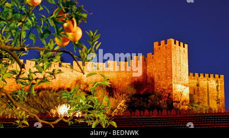 Portugal, Algarve: Castle of Silves by night, Silves Stock Photo