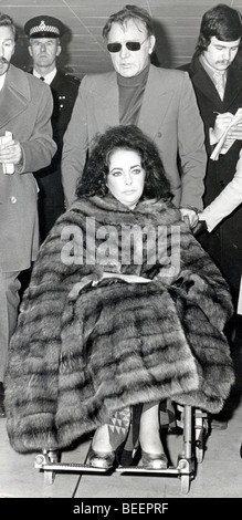 Actress ELIZABETH TAYLOR with Husband RICHARD BURTON during a change of planes at Heathrow airport, UK Stock Photo