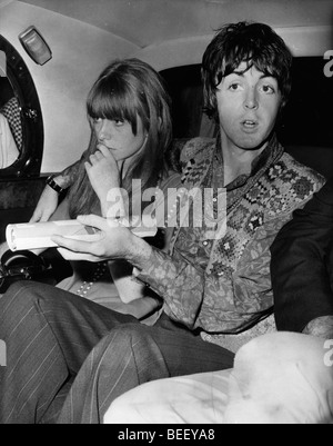 The Beatles Paul McCartney and Jane Asher leave India Stock Photo