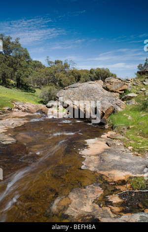 Creek running over rocky plateau in the Australian bush Stock Photo - Alamy