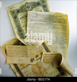 Vintage Russian 5 % state loan of 1906 bonds Stock Photo