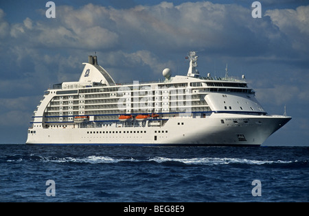 The Radisson Seven Seas Voyager cruise ship at sea Stock Photo