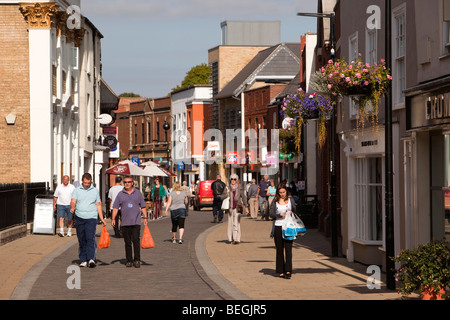 England, Cambridgeshire, Huntingdon, shoppers in pedestrianised High Street Stock Photo