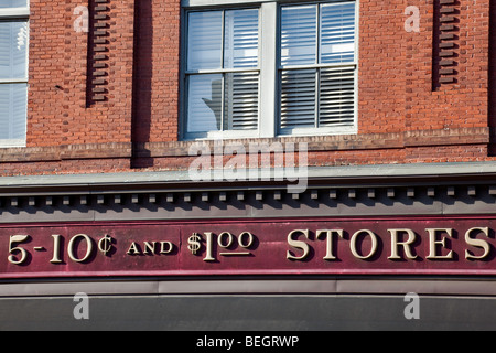 Savannah, Georgia, southern charm historic district store Stock Photo