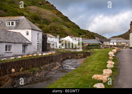 Houses and buildings close to the harbour in the village of Boscastle, Cornwall, England Stock Photo