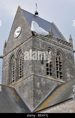 World War Two parachute Memorial in honour of WW2 paratrooper John Steele on church tower, Sainte-Mère-Église, Normandy, France Stock Photo
