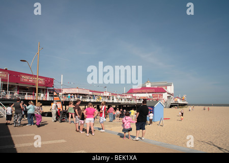 Beach and Britannia Pier, Great Yarmouth Stock Photo