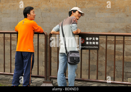 At the Temple of Heaven in Tiantan Park - two men listen to the echo at the Circular Mound Altar, Beijing CN Stock Photo