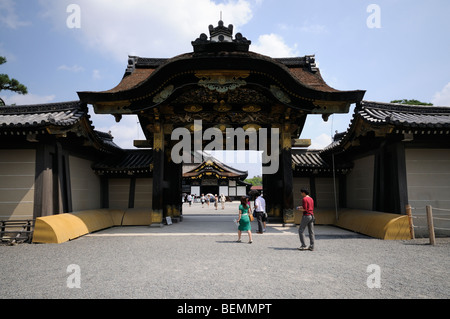 Karamon (aka Karakado), main gate to Ninomaru Palace. Nijo-jo (Nijo Castle). Kyoto. Kansai. Japan Stock Photo
