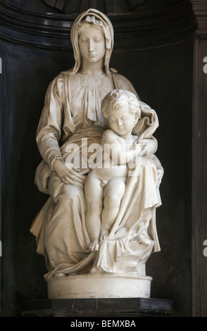 Statue of the Madonna and Child by Michelangelo in the Church of Our Lady (Onze Lieve Vrouwekerk), Bruges, Belgium Stock Photo