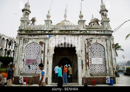 The Haji Ali Dargah is a mosque and dargah (tomb) located on an islet off the coast of Worli in the southern part of Mumbai Stock Photo