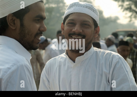 Muslims greeting each other Stock Photo: 69901634 - Alamy