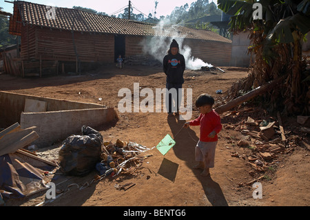 BRAZIL Aldeia Tekoa Pyau, a Guarani Mbya indigenous slum settlement on the edge of Sao Paulo. Stock Photo