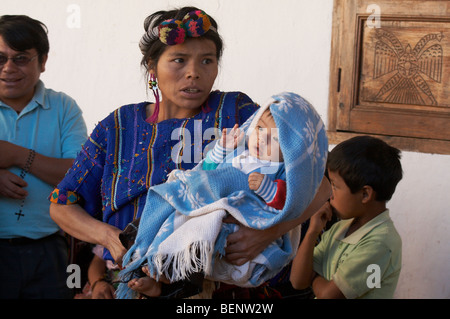 GUATEMALA Women and their children in traditional Mayan dress, Chajul, El Quiche. PHOTOGRAPH by SEAN SPRAGUE Stock Photo